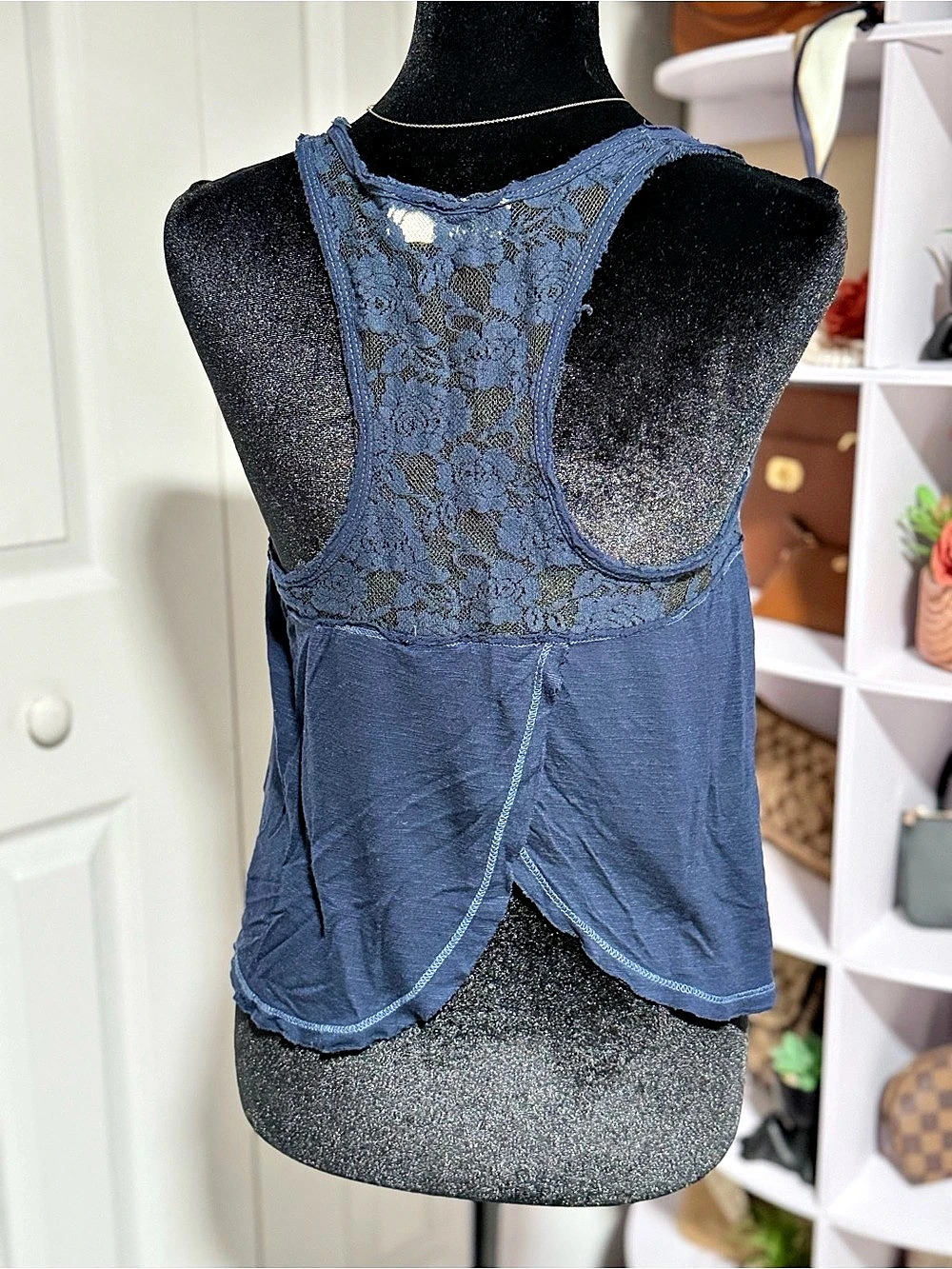 Abercrombie & Fitch Lace Trim Racerback Tank in Blue Like New - Picture 4 of 5